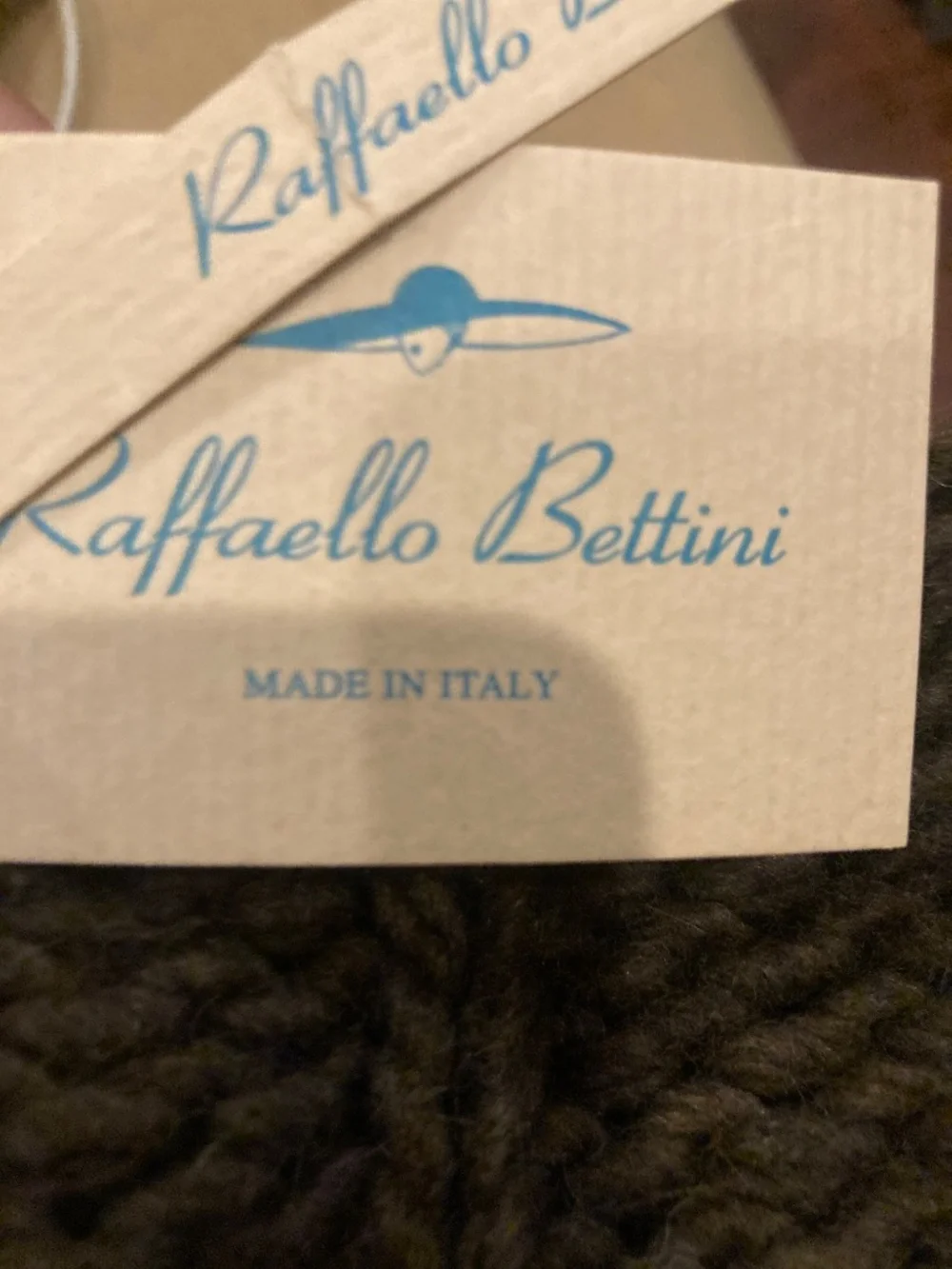 Raffaello Bettini shrug